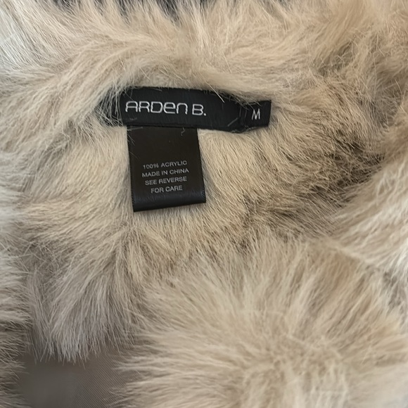 Arden B faux fur vest - Picture 2 of 5